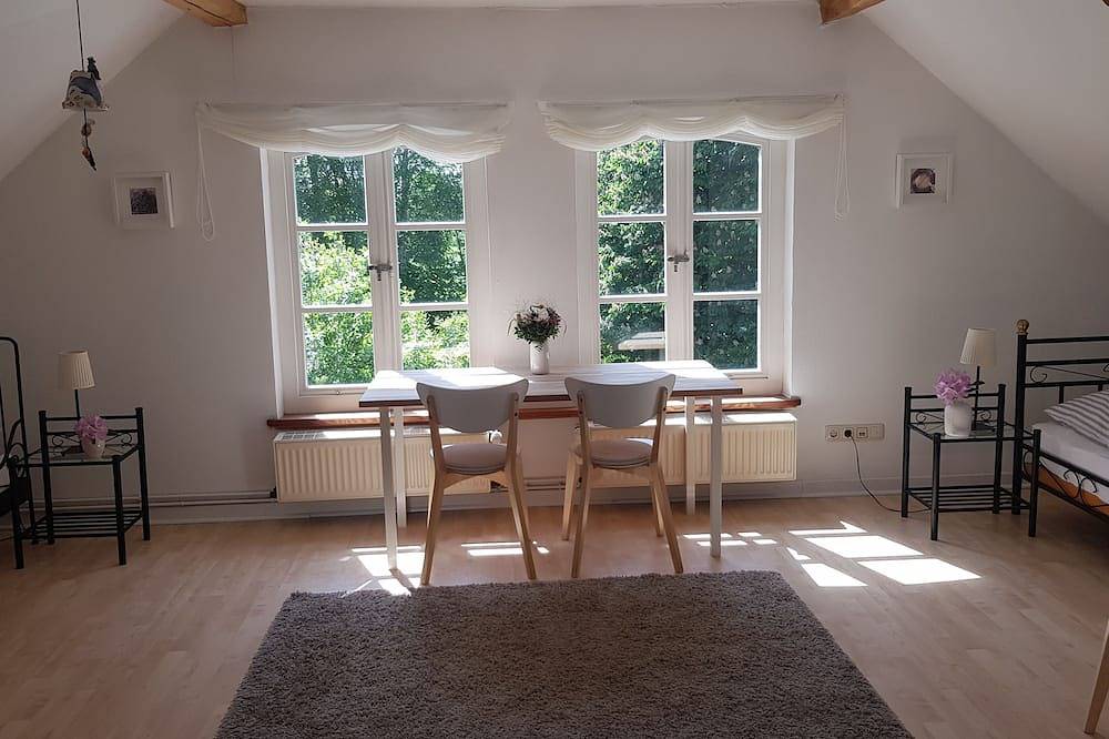 Romantisches Anwesen in Alleinlage, Wellnessoase, Fahrräder in Jade, Wesermarsch