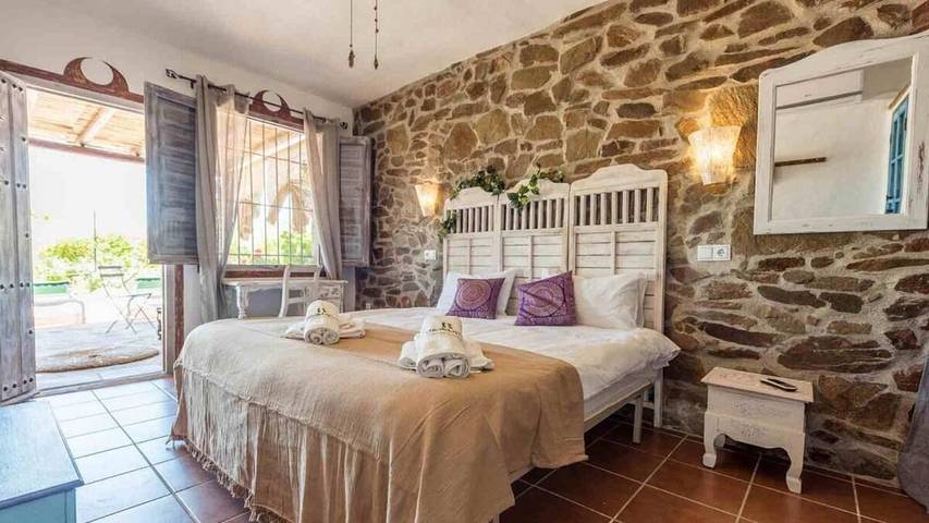 Chalet para 20 personas, con piscina además de jardín y jacuzzi, Se admiten mascotas en Axarquía - 3