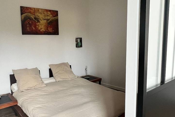 Gîte pour 4 personnes, avec terrasse ainsi que piscine et jardin à La Roche-Chalais - 2