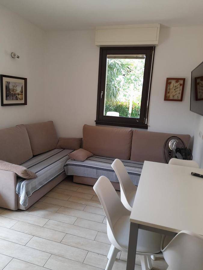 Gîte pour 2 personnes, avec jardin ainsi que piscine et terrasse à Lenno - 3