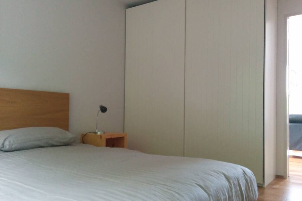 Entire apartment, Spacious Contemporary Chalet Type Apartment in Galway, Lough Corrib