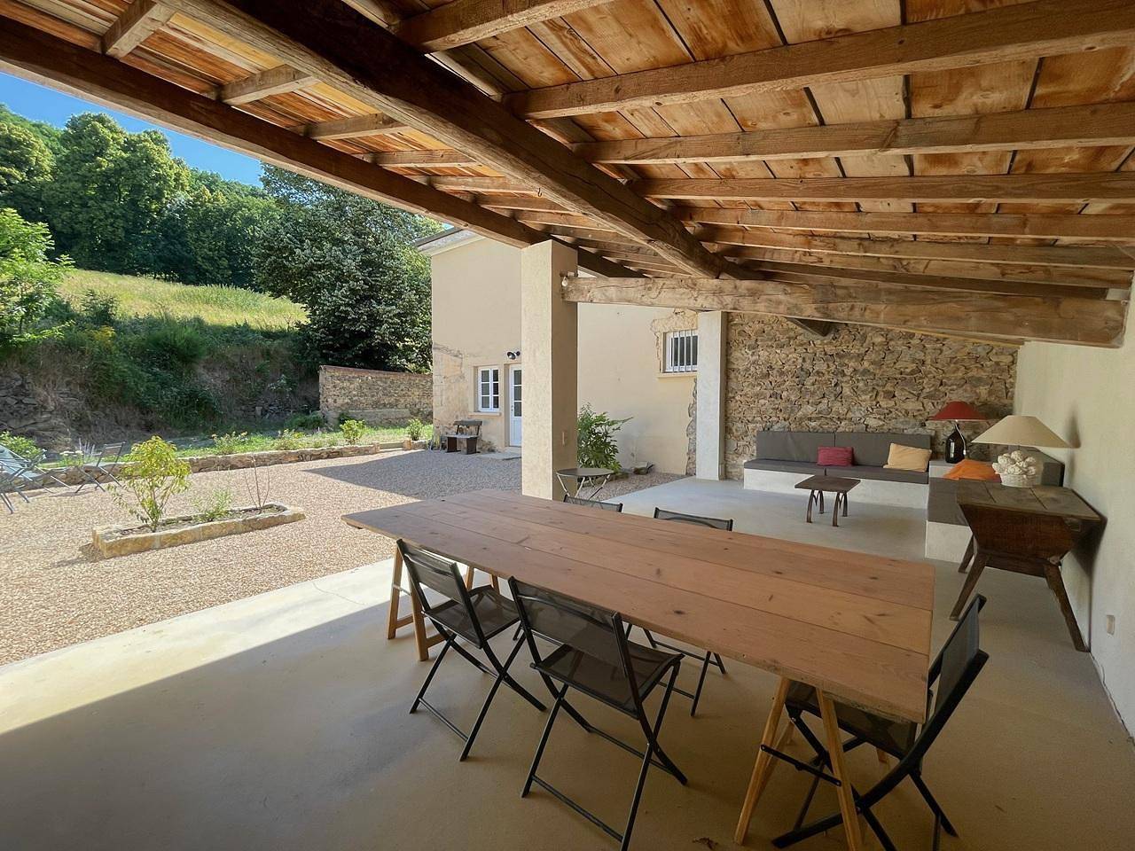 Gîte des Bois de Villette in Villechenève, Lyon et ses environs