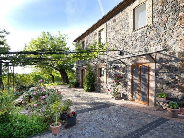 Agriturismo per 5 persone, con Terrazza e Giardino nonché Piscina a Capodimonte