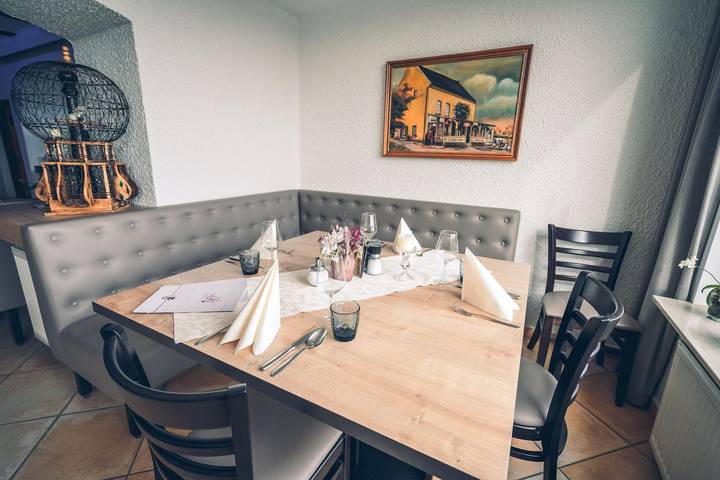 Hotel, mit Terrasse und Garten in Altenahr