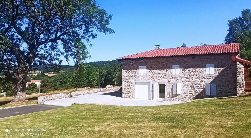 Location de vacances pour 11 personnes, avec terrasse et jardin, animaux acceptés dans la Loire - 2