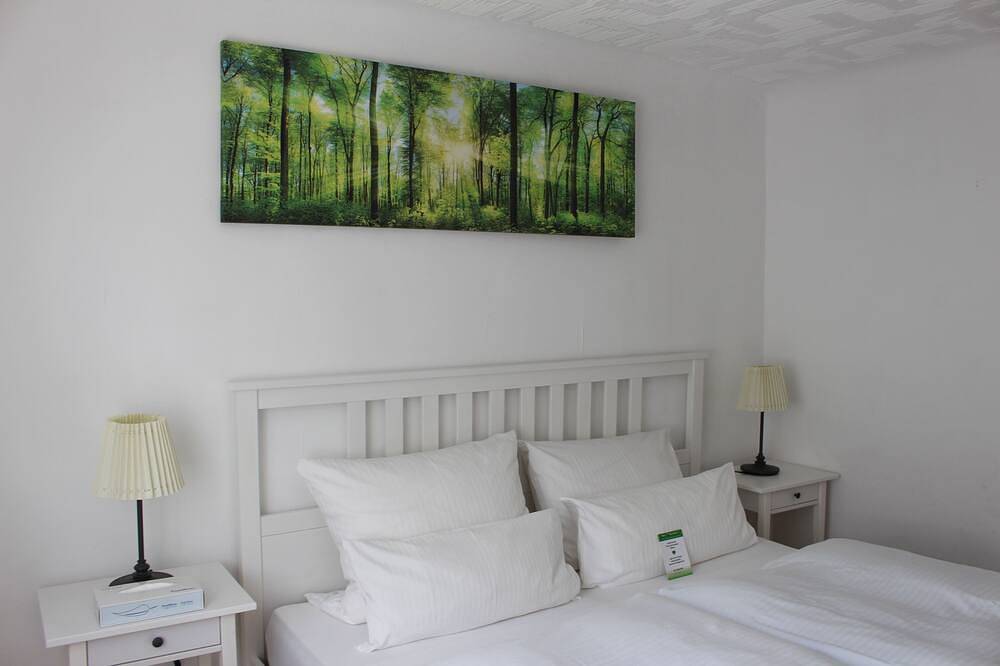 Ganze Wohnung, Charming, spacious 2Br in Böblingen, walk to Lakes, Transit & German Restaurant in Böblingen, Landkreis Böblingen