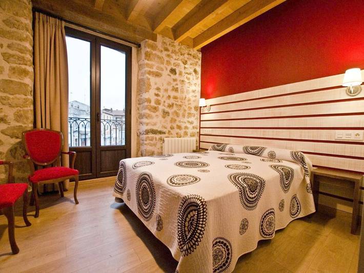 Hôtel pour 2 personnes, avec Terrasse ainsi que Jardin et Vue à Tardajos