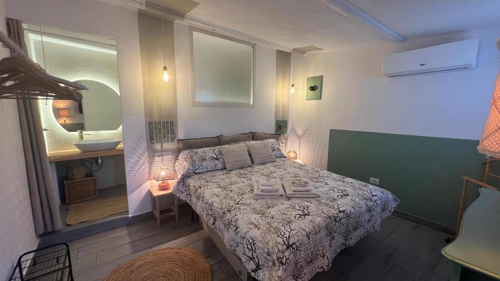 Casa Vacanze 'Mia House - Mare con Giardino' con Terrazza Privata, Wi-Fi e Aria Condizionata in Santa Teresa di Gallura, Santa Teresa Gallura