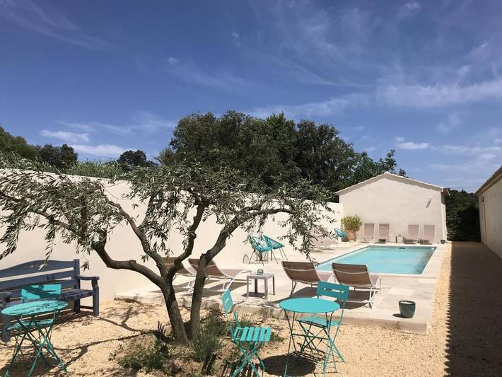 Location de vacances pour 6 personnes, avec terrasse ainsi que piscine et jacuzzi, animaux acceptés à Arpaillargues-et-Aureillac - 4