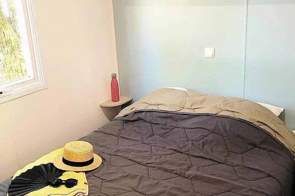 Mobil home Eco  2 chambres (sans sanitaire) 5 personnes in Le Château-d'Oléron, Côte de Beauté