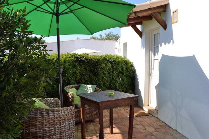 Gîte pour 3 personnes, avec Balcon ainsi que Jardin et Piscine