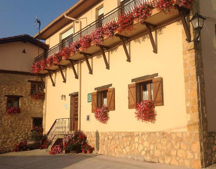 Casa rural para 12 personas, con jardín y balcón en Urturi