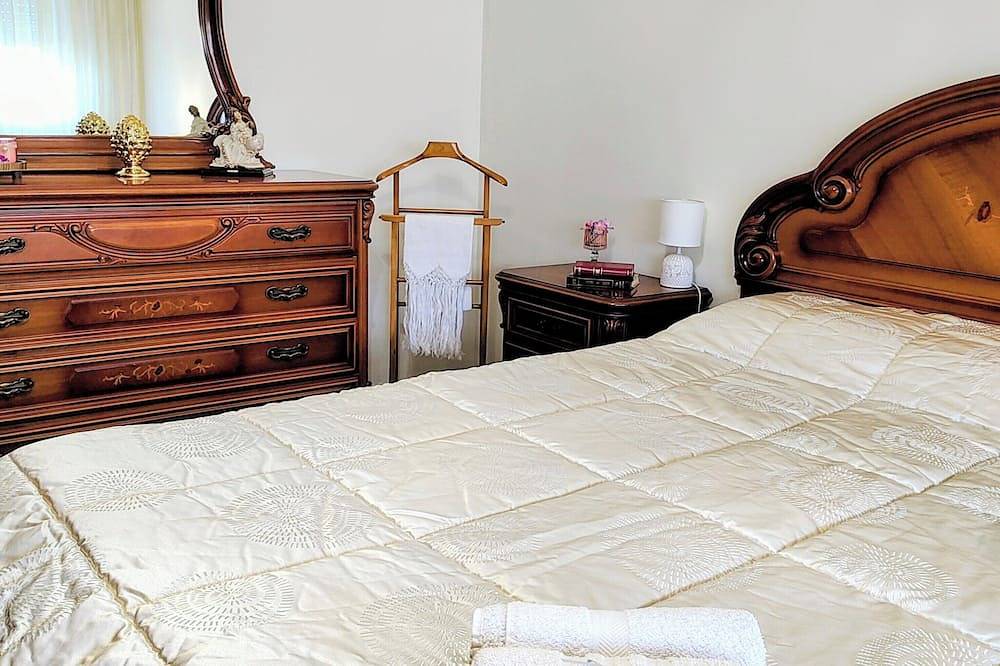 Appartement entier, Bright apartment with veranda and private parking space. in Trapani, Province de Trapani