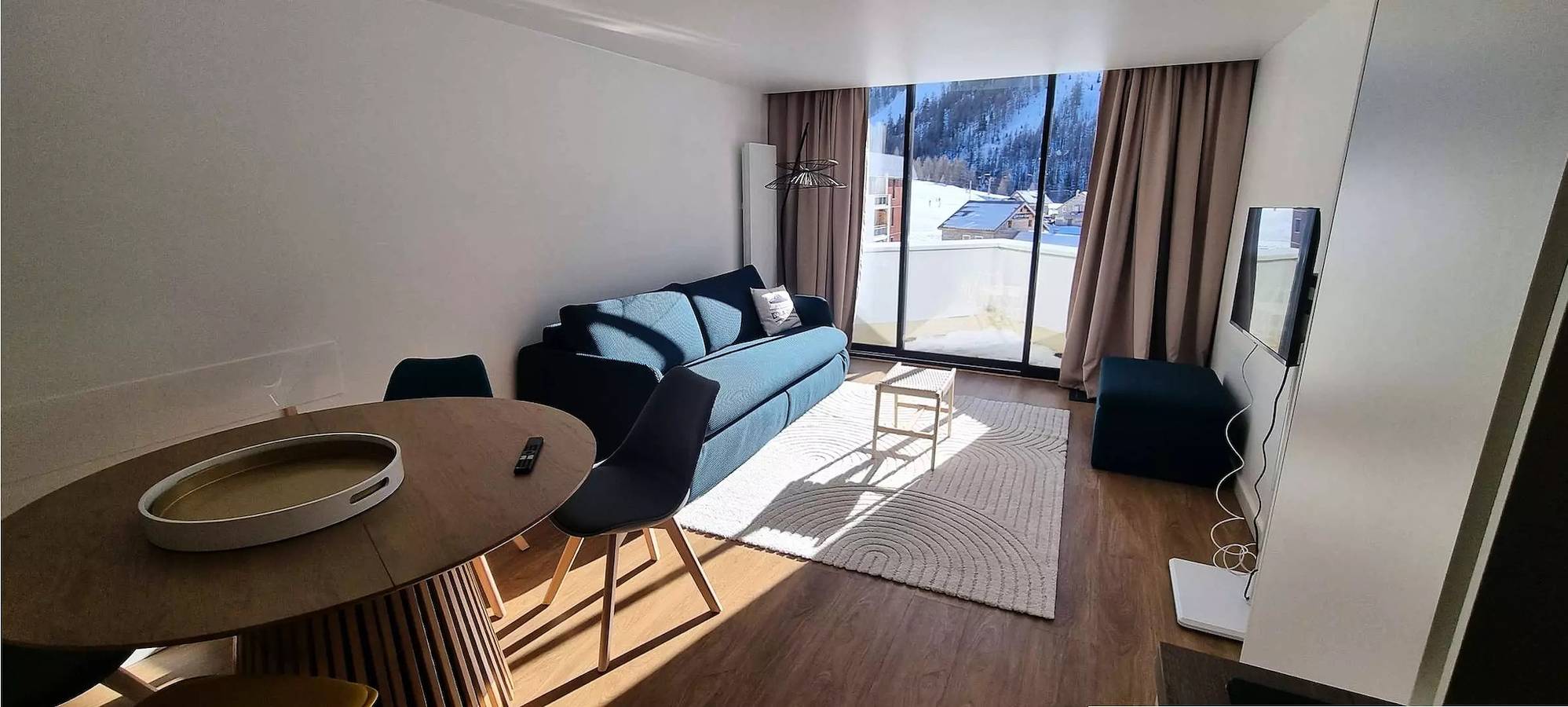 Apartamento entero, Apartamento renovado esquí a los pies y tiendas in Isola 2000, Isola