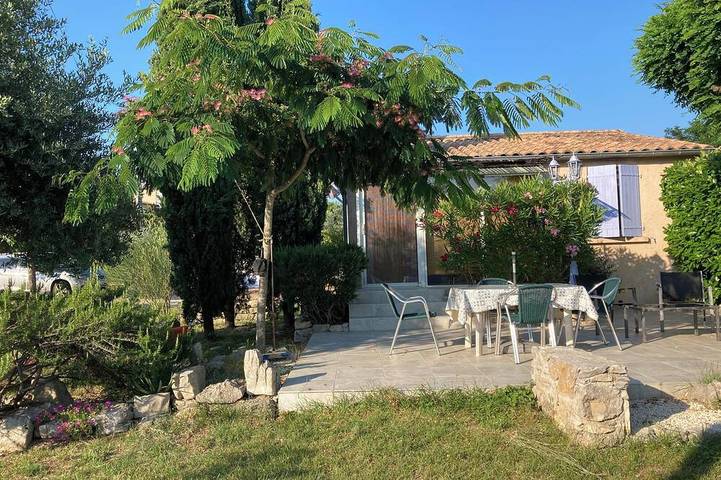 Maison de vacances pour 4 personnes, avec terrasse et jardin à Ruoms