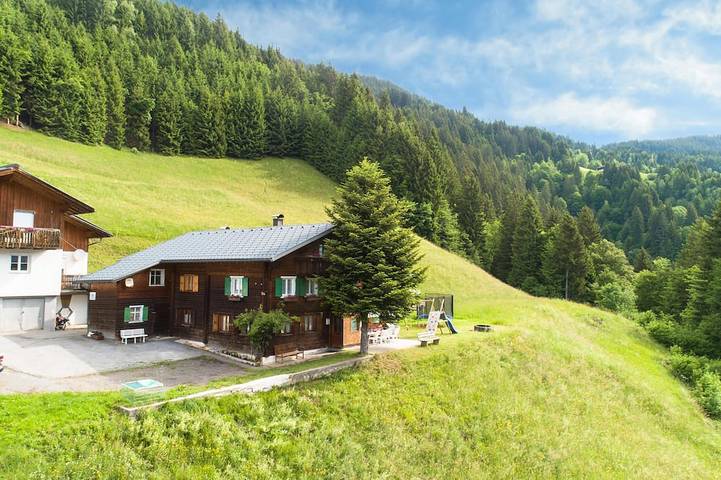 Vakantiehuis voor 12 personen, met balkon en tuin in Silbertal
