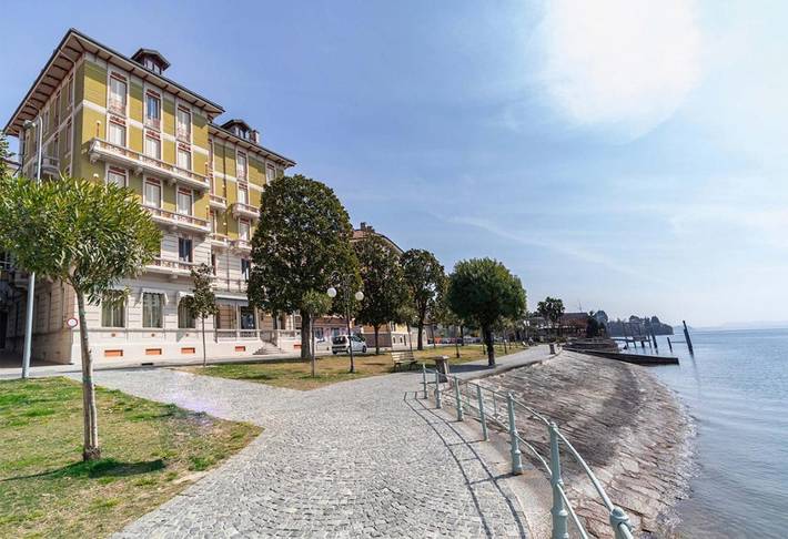 Hôtel pour 4 personnes, avec terrasse ainsi que vue et vue sur le lac, animaux acceptés