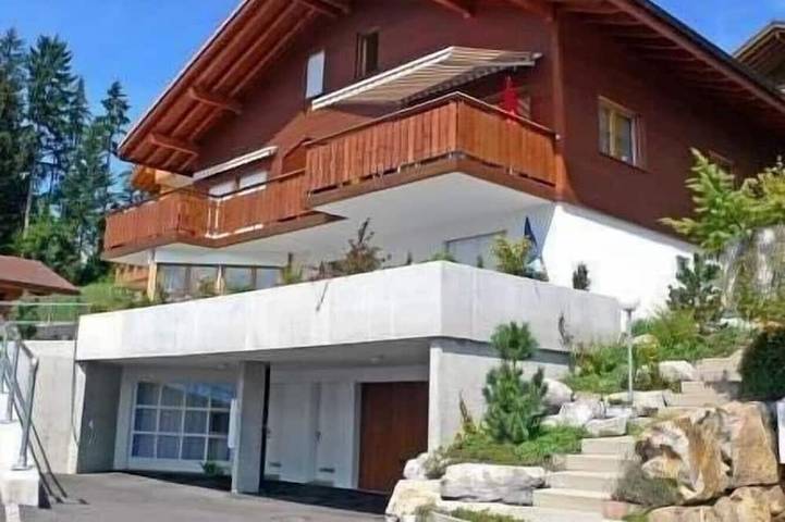 Ferienhaus für 6 Personen, mit Terrasse und Whirlpool in Beatenberg