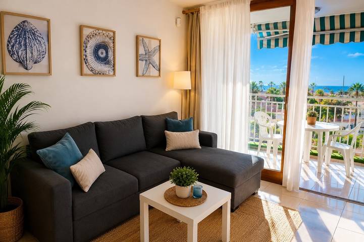 Entire apartment, Vacation Apartment 'Acapulco Beach' with Sea View, Shared Pool and Wi-Fi in San Eugenio Alto, Adeje