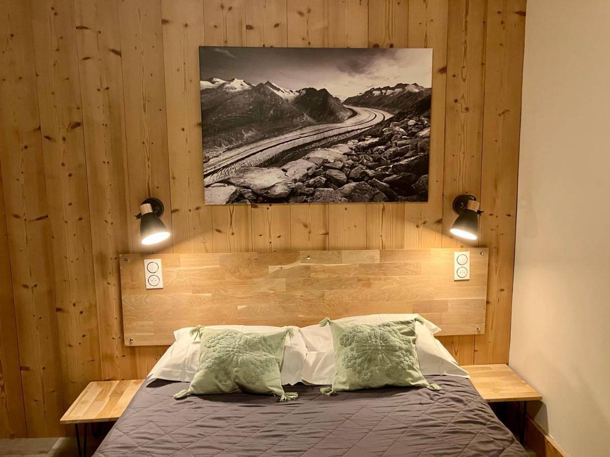 Hotel La Chaumière Garage Moto gratuit À 150 m de la gare Sncf et Tmb in Le Fayet (Saint-Gervais-les-Bains), Saint-Gervais-les-Bains