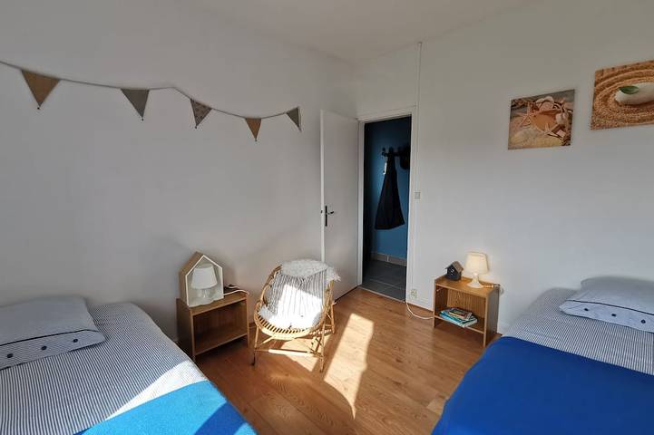 Gîte pour 4 personnes, avec jardin ainsi que piscine et terrasse dans Plage Pors Carn - 3