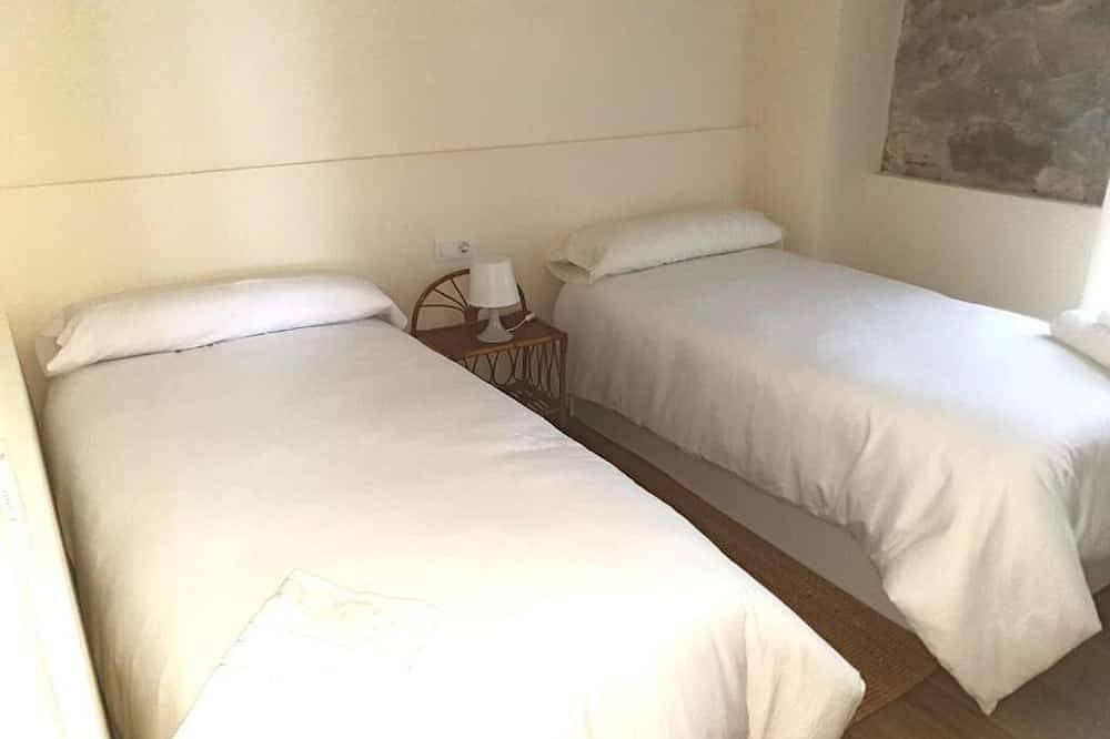 Entire apartment, La Casa de Ana en Fisterra se Ubica en una Antigua Fábrica de Salazón de 1805 in Fisterra, Costa da Morte