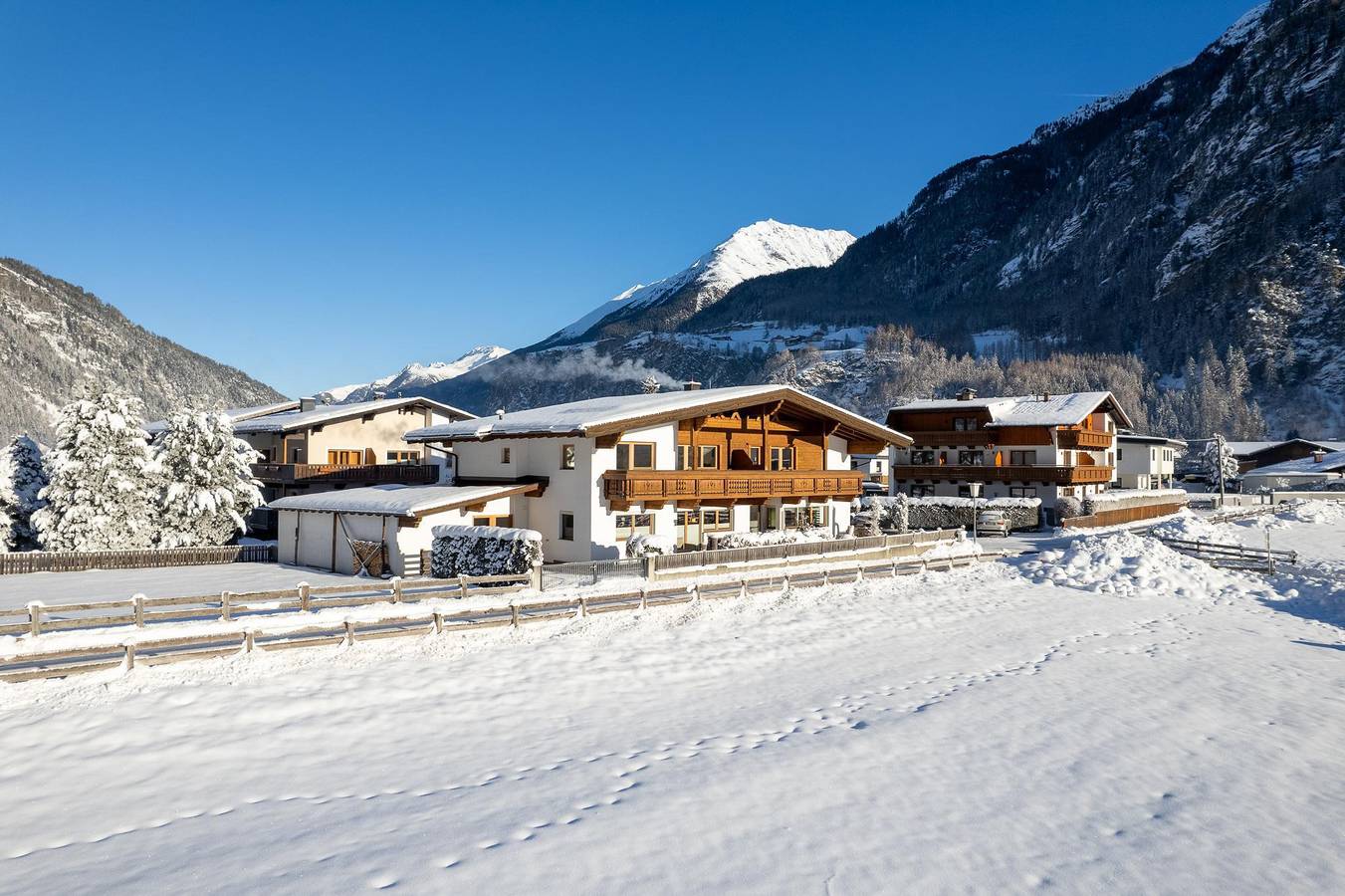Ganze Ferienwohnung, Appartement "Alpenrose" in Längenfeld, Ötztal