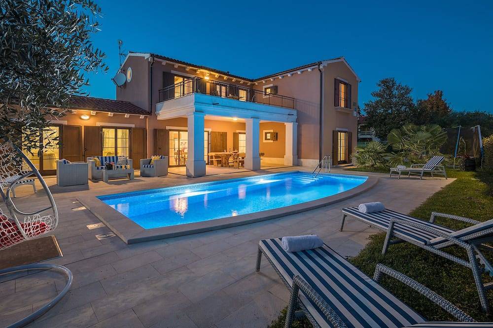 5-sterren villa, prachtig uitzicht, 50m2 zwembad, 1000 m2 land in Barban, Zuidkust Istrië