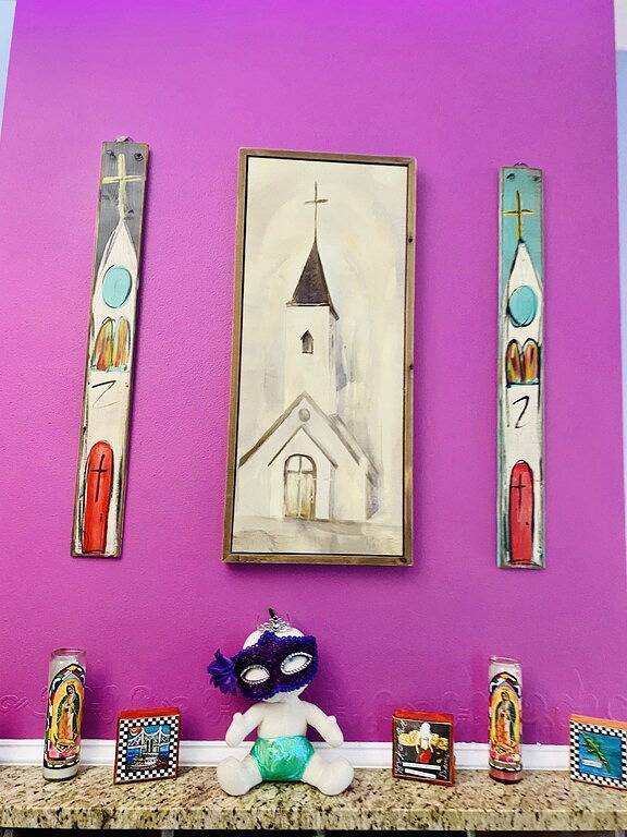 Unique, colorful, fun Midcity home with high ceilings, steps from the top cafés. in New Orleans, Orleans Parish