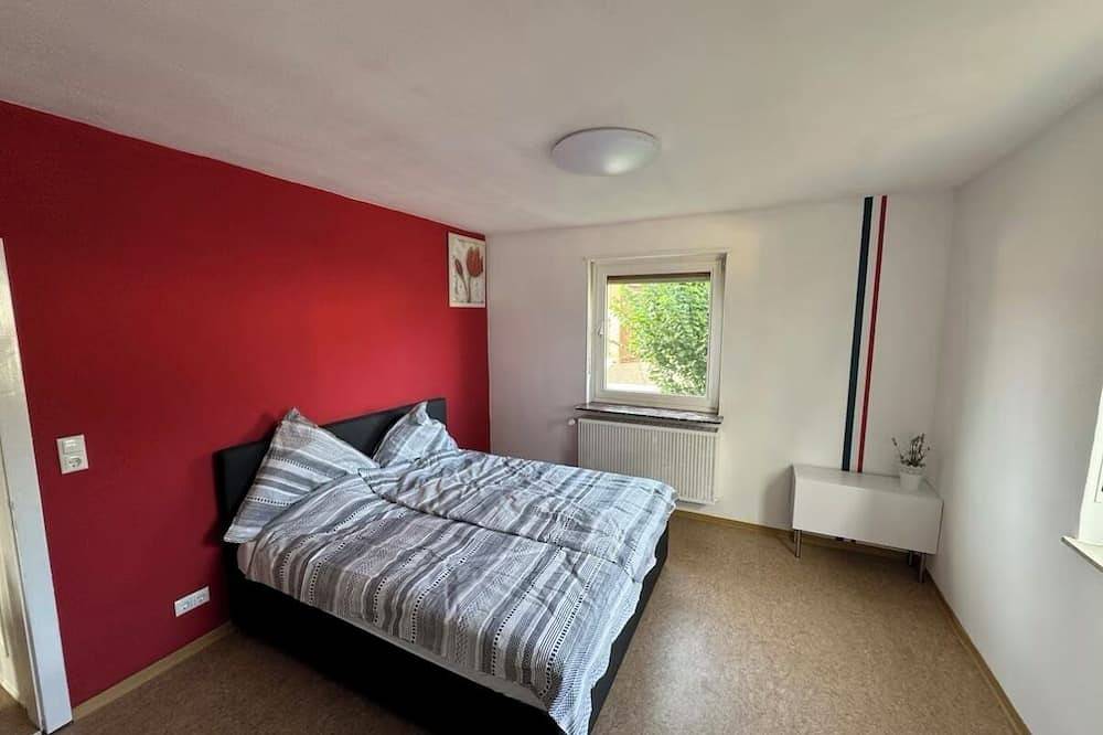 Ganze Wohnung, Große Ferienwohnung mit Garten und Wallbox - auch Haustiere willkommen in Künzell, Rhön-Hessen