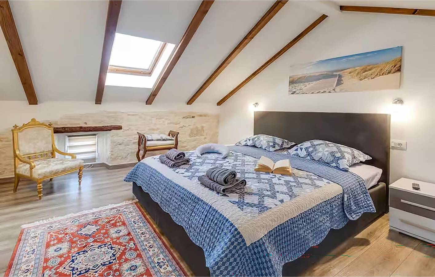 Charmant appartement de 2 chambres avec terrasse, Wi-Fi et parking à Rovinjsko Selo in Rovinjsko Selo, Rovinj