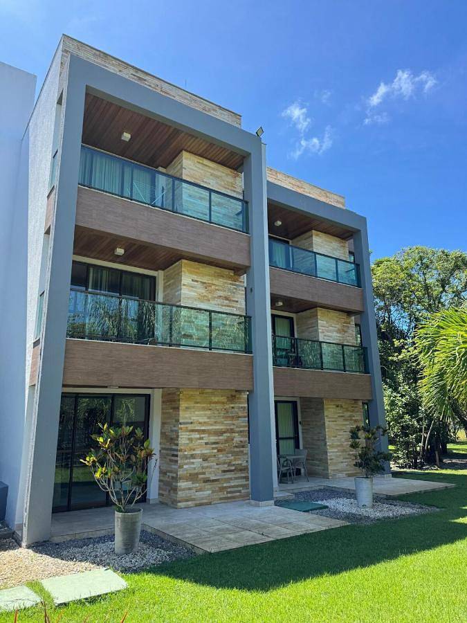 Casas e apartamentos de temporada para 5 pessoas, com vista e jardim e ainda piscina and piscina infantil, com animais de estimação em Barra de São Miguel