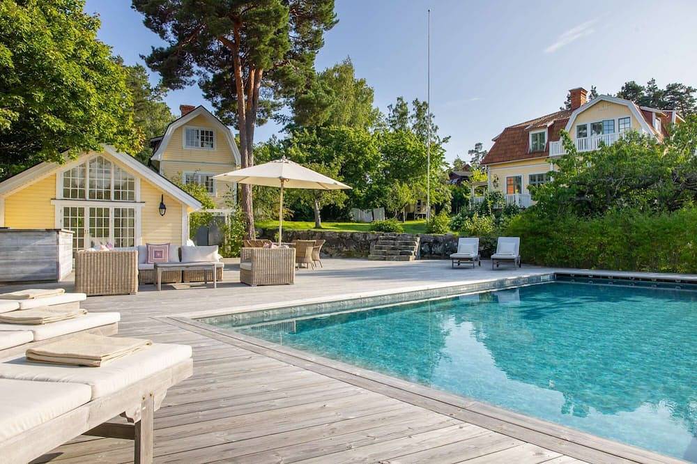 Villa Solfjäder offers a luxurious retreat in the stunning Stockholm archipelago. in Vaxholm, Stockholmer Schärengarten
