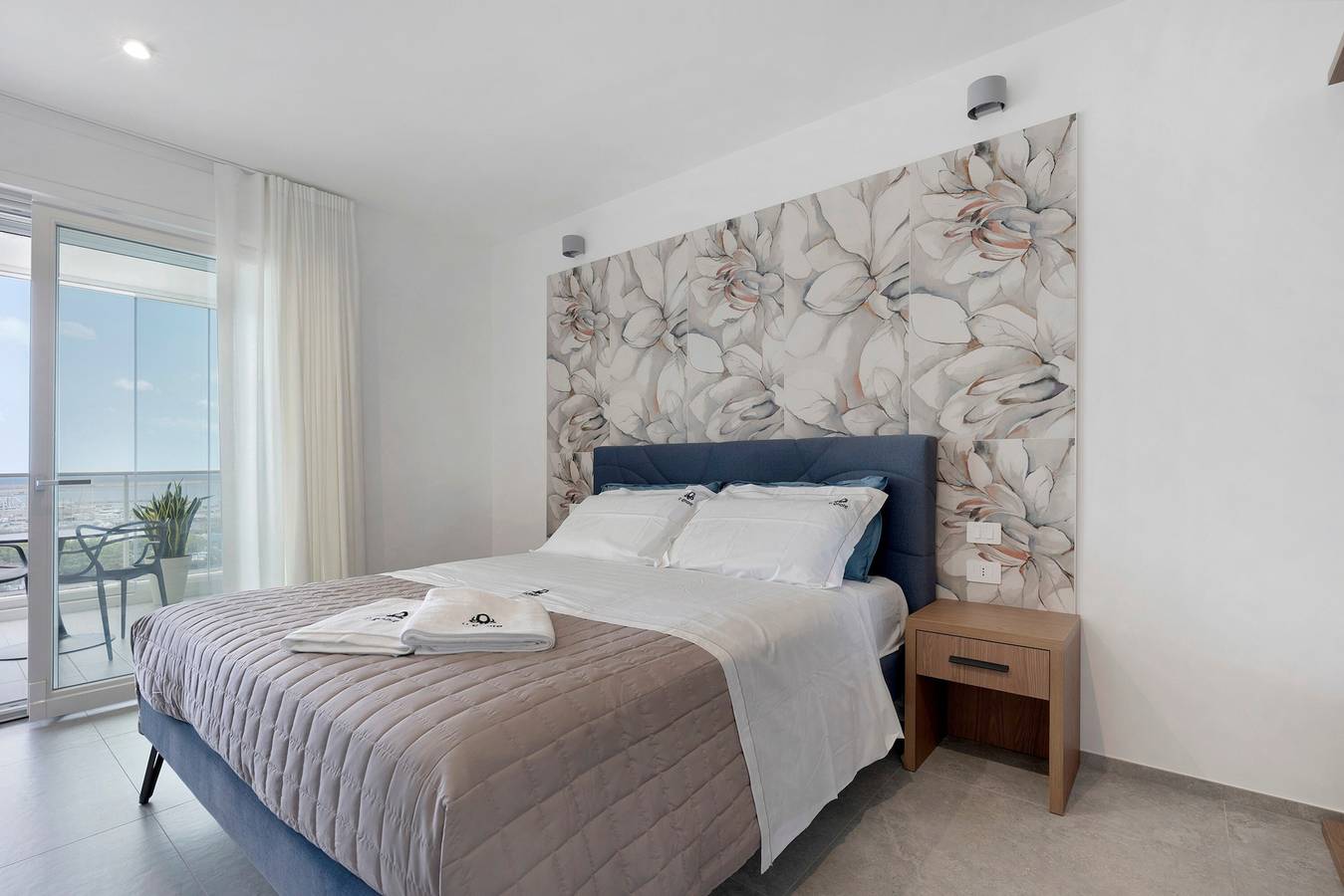 Appartement entier, Appartement 'U Gnore - Chambre Poulpe' avec vue sur mer, Wi-Fi et climatisation in Bari, Province de Bari