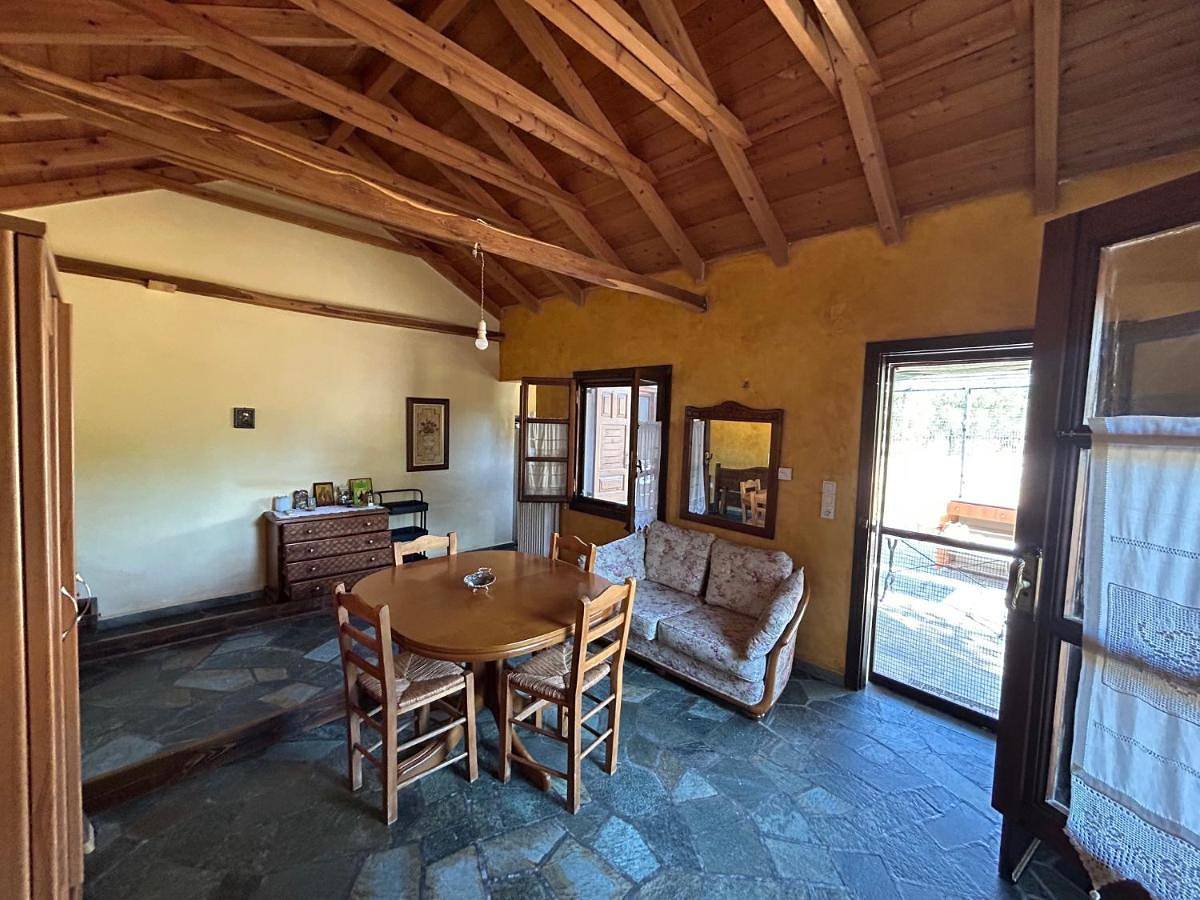 Thalatta and Oros Traditional Villa in Tyr, Kinuria