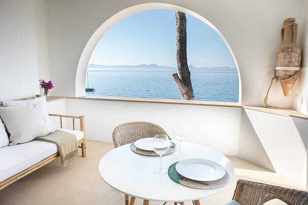 Entire apartment, Alcudia-Mallorca-First Line Of Sea in Alcanada, Alcúdia