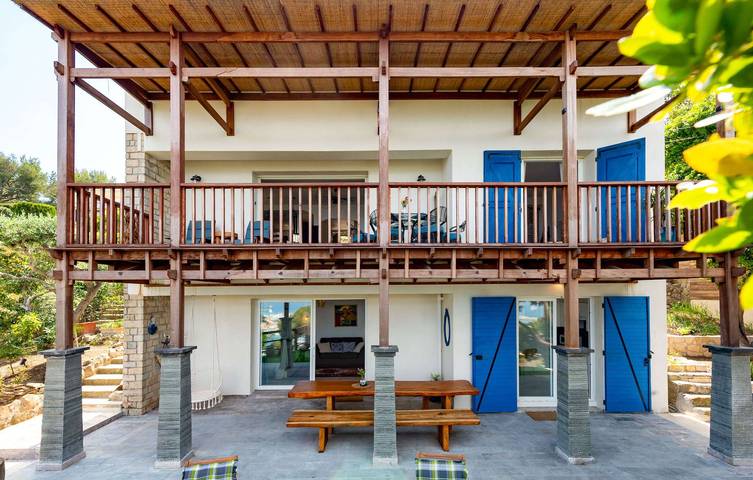 Location de vacances pour 10 personnes, avec jardin et balcon, adapté aux familles à Saint-Mandrier-sur-Mer - 4