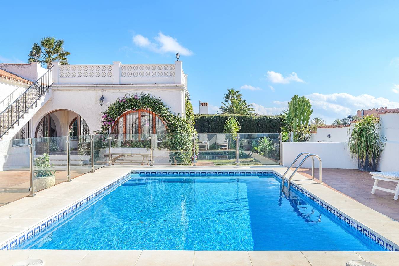 Villa 'Jardin Tropical' met privé zwembad, tuin, airco & Wi-Fi in La Chullera, Manilva