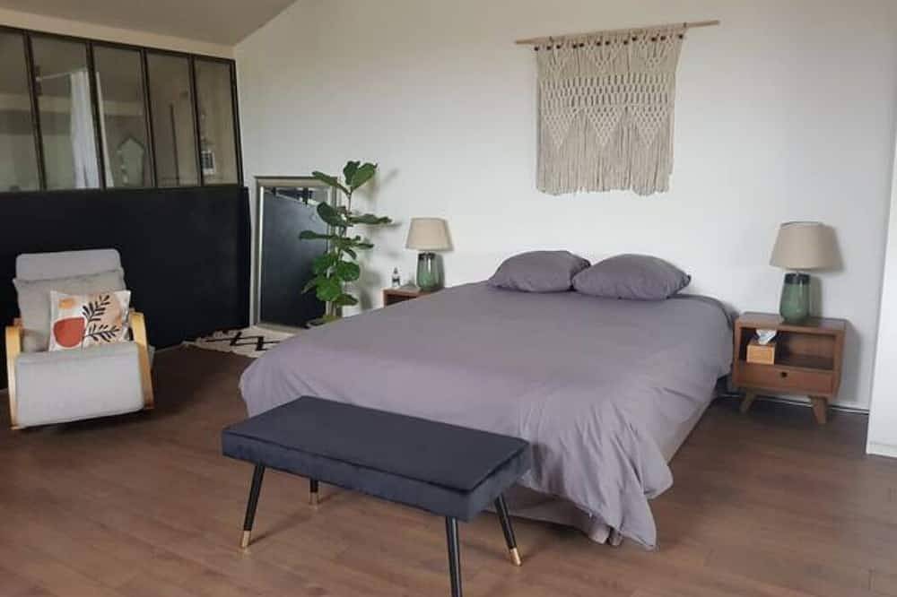 Maison avec piscine au coeur des vignes in Tavel, Région de Nîmes