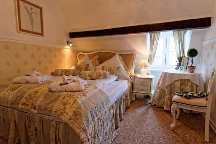 Ferienhaus für 2 Personen, mit Terrasse und Garten sowie Pool und Sauna