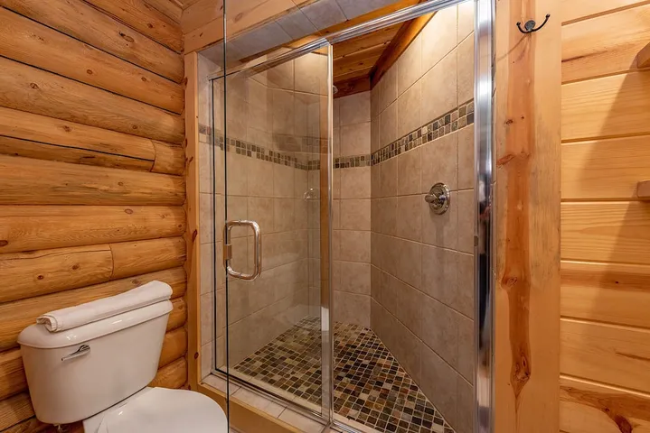 Log cabin for 8 people, with balcony and pool as well as hot tub - 1