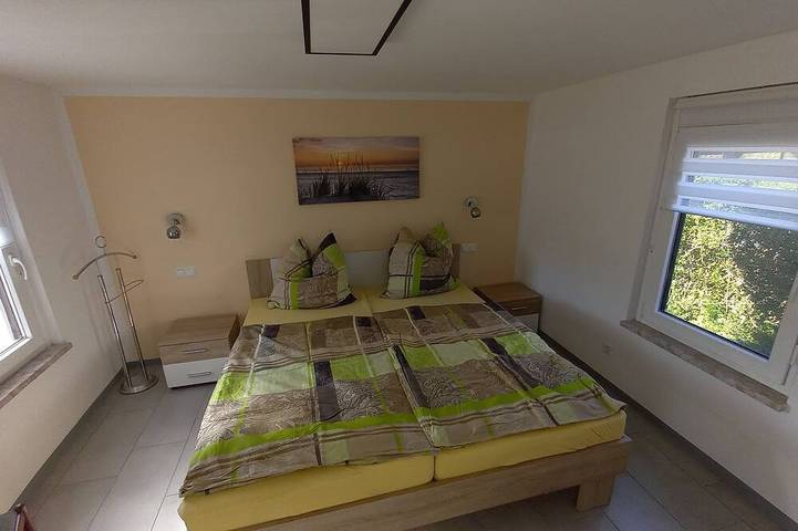 Bungalow on the edge of Leipzig's floodplain forest & right on the Saale-Leipzig Canal in Schkeuditz, Sajonia Norte