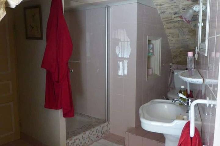 Gîte pour 4 personnes, avec jacuzzi et piscine ainsi que jardin et terrasse à Vesseaux - 3