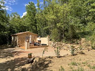 Gîte pour 2 personnes, avec jardin ainsi que terrasse et piscine, animaux acceptés dans le Var