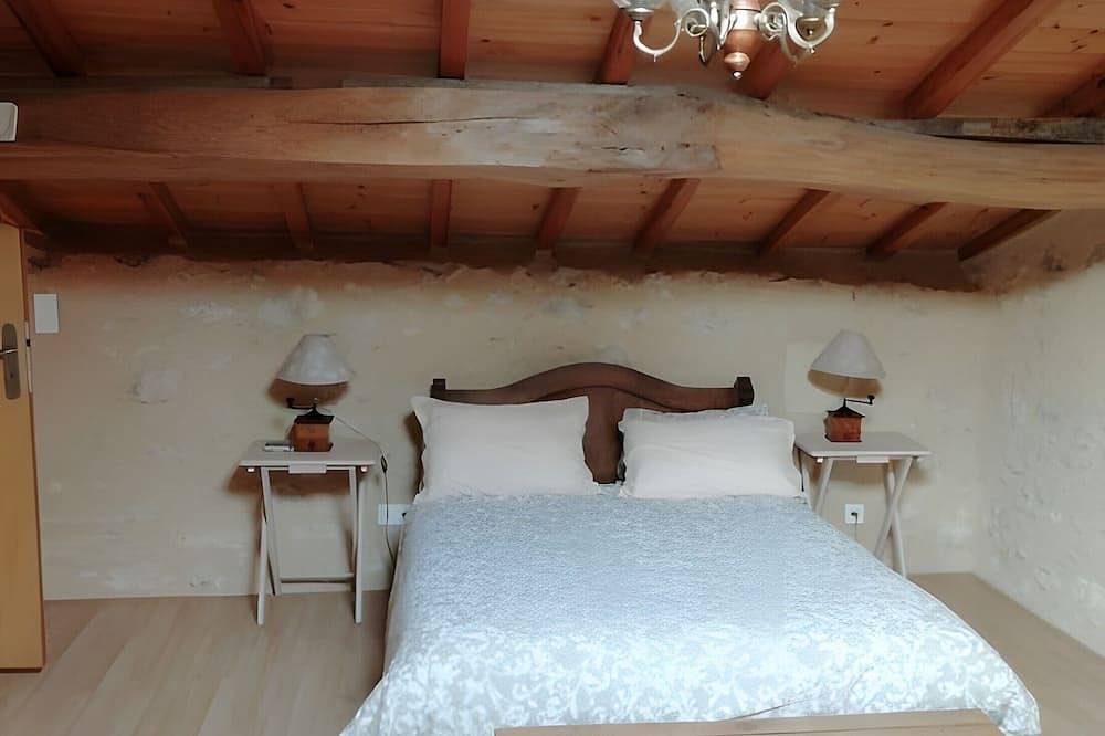 Gite La Roseraie: Private Terrace, Wi-Fi, and Air Conditioning in Saint-Émilion in Saint-Émilion, Libourne region