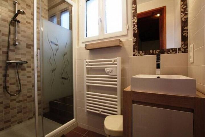 Gîte pour 4 personnes, avec jardin ainsi que terrasse et jacuzzi à Saint-Étienne-de-Baïgorry - 4