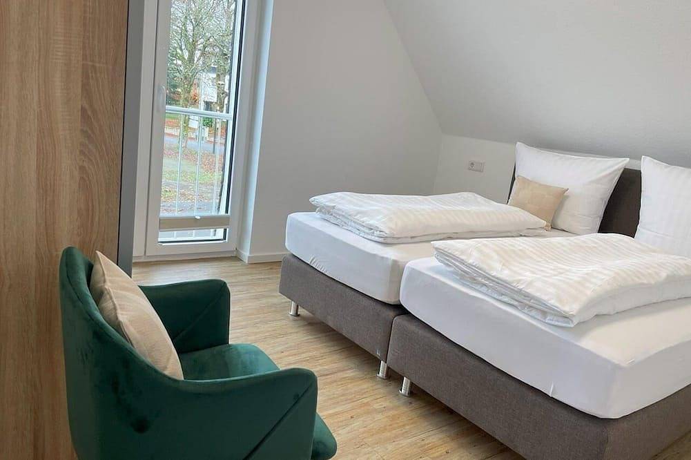 Geheel appartement, Vacation apartment Hunaublick (70sqm) with balcony southwest and 2 bedrooms in Altastenberg, Hochsauerlandkreis