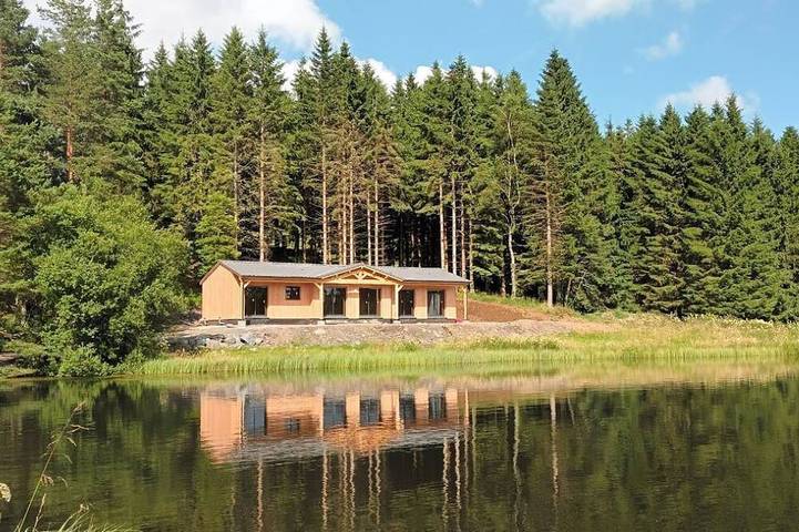 Chalet pour 12 personnes, avec terrasse et piscine, animaux acceptés