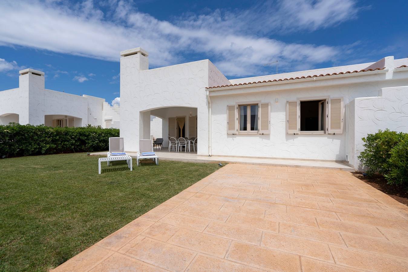 Entire apartment, Holiday Apartment "Villa Katia - Villanova di Ostuni" with Private Terrace and Wi-Fi in Diana Marina, Salento