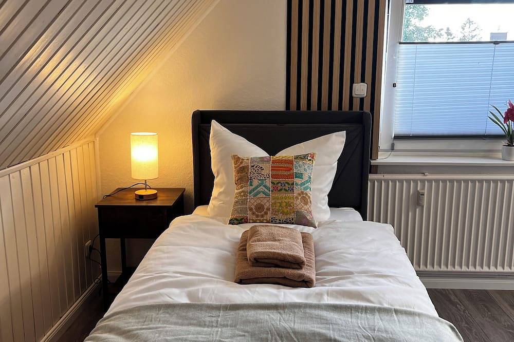 Neues Ferienhaus Ostsee 3km entfernt mit Sauna, Kamin und Garten, Parkplatz in Osdorf, Rendsburg-Eckernförde